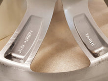 Laden Sie das Bild in den Galerie-Viewer, 1x Alufelge 17 Zoll 7.0&quot; 5x120 50ET Glanz Silber 9803723 Mini R60 R61 Rim Wheel
