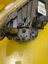 Laden Sie das Bild in den Galerie-Viewer, Frontscheinwerfer Mercedes-Benz W246 A2468207761 Xenon Links Headlight SCH2822089773dk