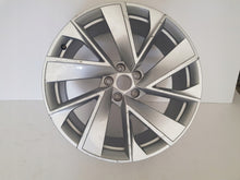 Laden Sie das Bild in den Galerie-Viewer, 1x Alufelge 20 Zoll 9.0" 5x112 42ET Glanz Silber 5LA601025T Skoda Enyaq FEL4418605418er