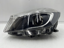 Laden Sie das Bild in den Galerie-Viewer, Frontscheinwerfer Mercedes-Benz W176 A1768201161 Xenon Links Headlight SCH9797709941tv