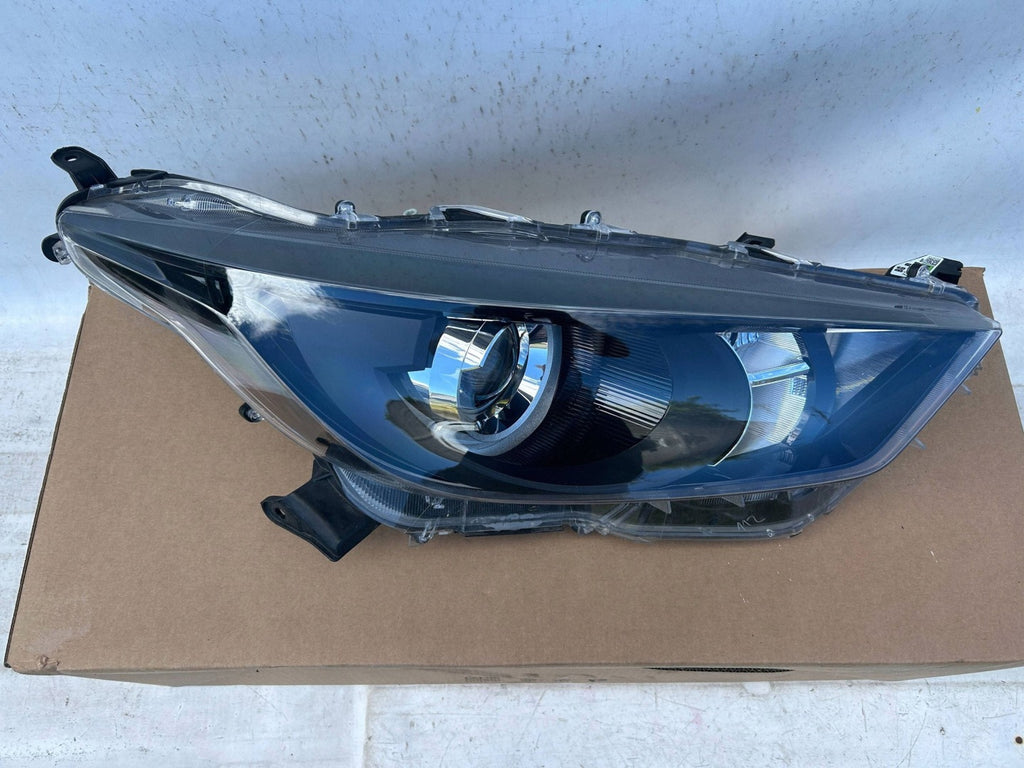 Frontscheinwerfer Toyota Yaris 81130K0060 Rechts Scheinwerfer Headlight SCH5231370193ii