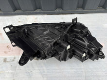Laden Sie das Bild in den Galerie-Viewer, Frontscheinwerfer Skoda Enyaq 5LB941015F LED Links Scheinwerfer Headlight