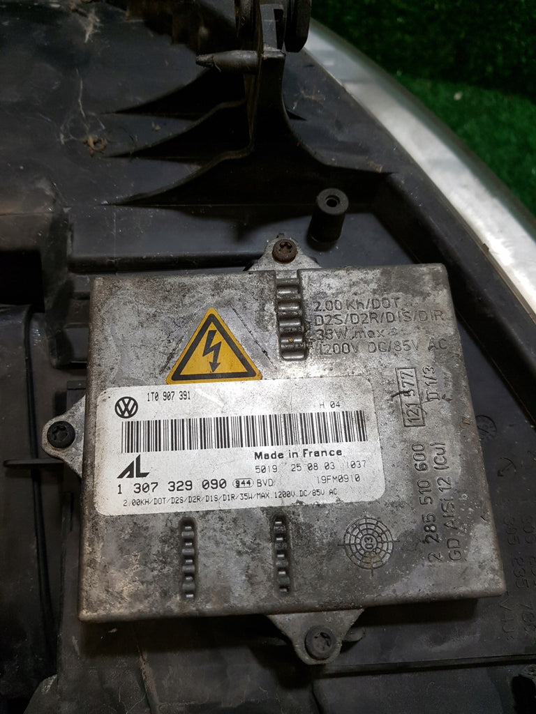 Frontscheinwerfer VW Touran 0301205272 Xenon Rechts Scheinwerfer Headlight SCH1678006022az