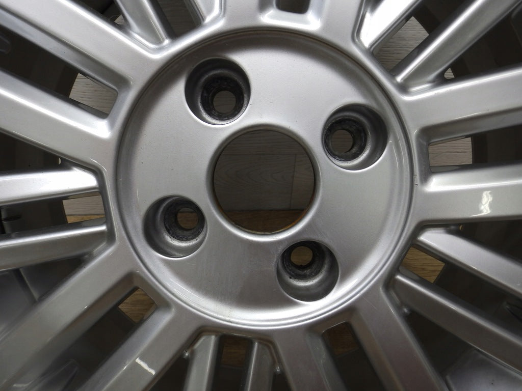 1x Alufelge 15 Zoll 5.5" 4x100 41ET Glanz Silber 1S0601025S VW Up Rim Wheel FEL4618112190zq