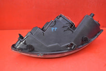 Laden Sie das Bild in den Galerie-Viewer, Frontscheinwerfer Seat Altea Ein Stück (Rechts oder Links) Headlight