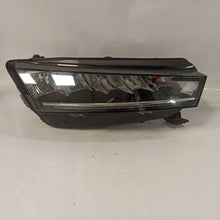 Laden Sie das Bild in den Galerie-Viewer, Frontscheinwerfer Skoda Octavia IV 030111823200 Rechts Scheinwerfer Headlight SCH5070684823pa