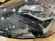 Laden Sie das Bild in den Galerie-Viewer, Frontscheinwerfer Peugeot 2008 9833036180 9833036380 LED Rechts oder Links