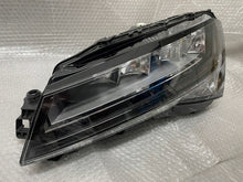 Load image into Gallery viewer, Frontscheinwerfer Skoda Superb III 3V1941015C LED Ein Stück (Rechts oder Links)