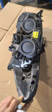 Laden Sie das Bild in den Galerie-Viewer, Frontscheinwerfer Ford Mondeo ES73-13W030EA Ein Stück (Rechts oder Links) SCH3486324318lh