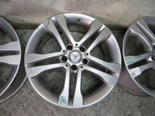 Laden Sie das Bild in den Galerie-Viewer, 4x Alufelge 18 Zoll 7.0" 5x112 46ET Glanz Silber A1564010102 Mercedes-Benz X156 FEL9559870222kl