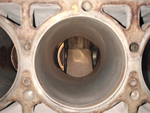 Laden Sie das Bild in den Galerie-Viewer, Motorblock Mercedes-Benz Sl R107 117967 5.5 Benzin Unkomplett