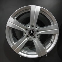 Laden Sie das Bild in den Galerie-Viewer, 4x Alufelge 17 Zoll 7.0" 5x112 44 5ET Silber A2064014500 Mercedes-Benz W206 FEL2062679604vr