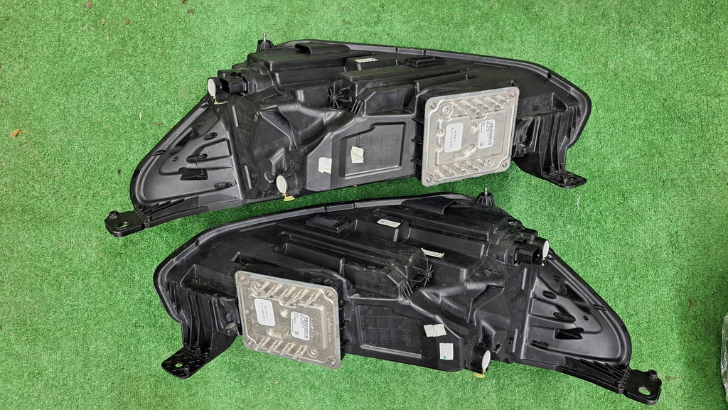 Frontscheinwerfer Ford Focus JX7B-13E017-AF JX7B-13E016-AF Rechts oder Links