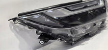 Laden Sie das Bild in den Galerie-Viewer, Frontscheinwerfer Toyota V 81130-02J61 Rechts Scheinwerfer Headlight SCH3142094584zz