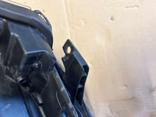 Laden Sie das Bild in den Galerie-Viewer, Frontscheinwerfer Toyota Yaris Rechts Scheinwerfer Headlight