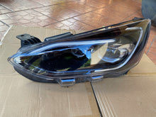 Laden Sie das Bild in den Galerie-Viewer, Frontscheinwerfer Ford Focus JX7B-13B626-BH JX7B-13E017-AJ Full LED Links