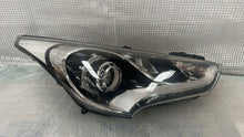Load image into Gallery viewer, Frontscheinwerfer Hyundai Veloster 92102-2V160 Rechts Scheinwerfer Headlight