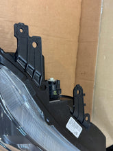 Laden Sie das Bild in den Galerie-Viewer, Frontscheinwerfer Ford Ranger JB3B-13E014-DA Full LED Rechts Headlight SCH6456624193yd