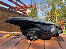 Laden Sie das Bild in den Galerie-Viewer, Frontscheinwerfer Opel Corsa D 13186381 Links Scheinwerfer Headlight SCH2491612907ec