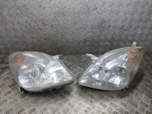 Laden Sie das Bild in den Galerie-Viewer, Frontscheinwerfer Toyota Corolla Verso Ein Satz Scheinwerfer Headlight SCH5487784266sm