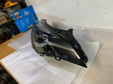 Laden Sie das Bild in den Galerie-Viewer, Frontscheinwerfer Opel Astra K 39208461 7963200007 LED Rechts Headlight