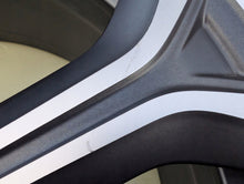 Laden Sie das Bild in den Galerie-Viewer, 1x Alufelge 20 Zoll 8.5&quot; 5x120 43ET P0225283 Rim Wheel