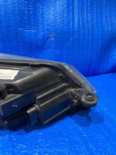 Laden Sie das Bild in den Galerie-Viewer, Frontscheinwerfer Skoda Superb III 3V1941015A LED Links Scheinwerfer Headlight