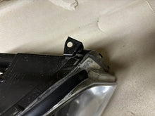 Laden Sie das Bild in den Galerie-Viewer, Frontscheinwerfer Toyota Rav 4 III Rechts Scheinwerfer Headlight SCH7888095233dz
