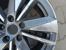 Laden Sie das Bild in den Galerie-Viewer, 1x Alufelge 17 Zoll 7.0" 5x112 45ET Glanz 57A601025 Skoda Karoq Rim Wheel FEL1411925902rr