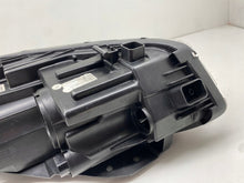 Laden Sie das Bild in den Galerie-Viewer, Frontscheinwerfer Kia Ceed J792111020 J7921-62520 LED Rechts Headlight