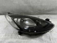 Laden Sie das Bild in den Galerie-Viewer, Frontscheinwerfer Mazda II Rechts Scheinwerfer Headlight