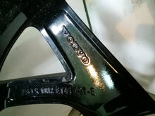 Load image into Gallery viewer, 1x Alufelge 18 Zoll 7.5" 5x108 45ET Glanz Silber 32209776 Volvo S60 V60 FEL7425254630ru