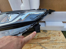 Laden Sie das Bild in den Galerie-Viewer, Frontscheinwerfer Mitsubishi L200 8301D381 LED Links Scheinwerfer Headlight