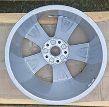 Load image into Gallery viewer, 1x Alufelge 17 Zoll 7.5" 5x112 43ET Glanz Silber 8V0601025P Audi A3 Rim Wheel FEL6702960535mp