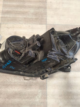 Laden Sie das Bild in den Galerie-Viewer, Frontscheinwerfer Opel Astra J 13371596 Rechts Scheinwerfer Headlight SCH3011807505eg