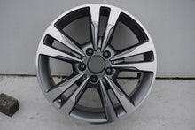 Laden Sie das Bild in den Galerie-Viewer, 1x Alufelge 17 Zoll 7.5&quot; 5x112 45ET Glanz A2074012102 Mercedes-Benz Rim Wheel