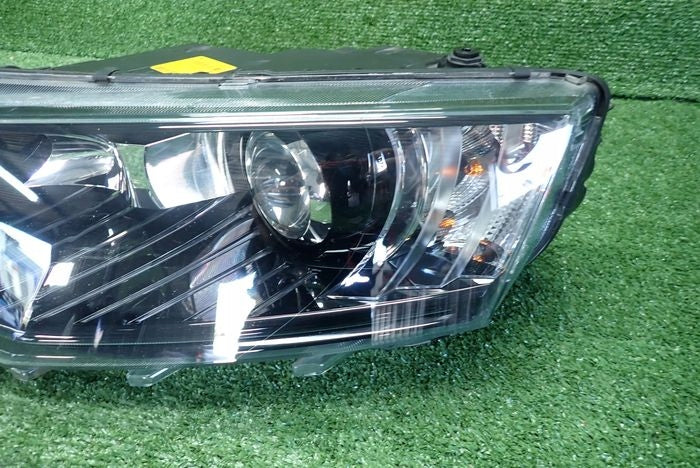 Frontscheinwerfer Skoda Octavia III 5E1941015B Links Scheinwerfer Headlight SCH1009082511dz