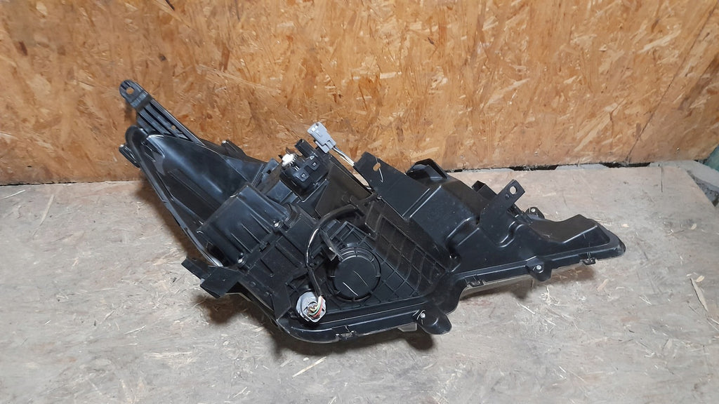 Frontscheinwerfer Mitsubishi Space Star 8301B588 LED Links Headlight