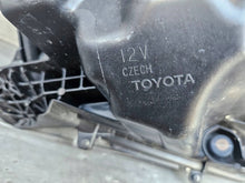 Load image into Gallery viewer, Frontscheinwerfer Toyota Yaris Links Scheinwerfer Headlight