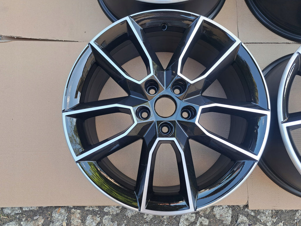 4x Alufelge 18 Zoll 7.5" 5x112 51ET Glanz Schwarz 5E0601025 Skoda Octavia I FEL9121977051gd