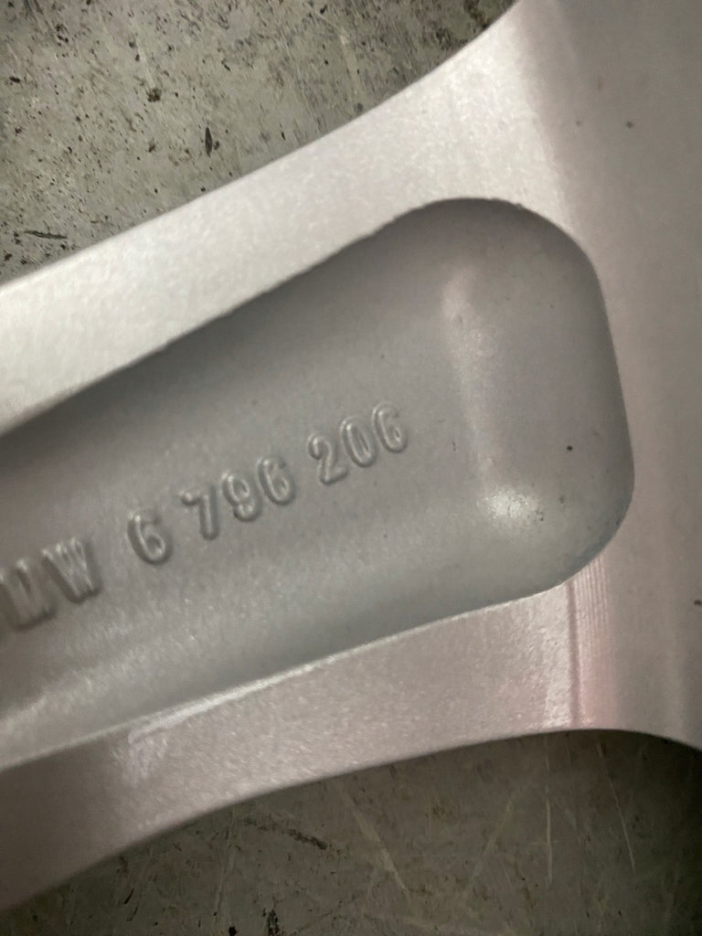 1x Alufelge 17 Zoll 7.5" 5x120 43ET Glanz Silber 6796206 BMW 1 F21 F20 Rim Wheel