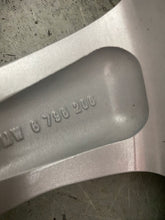 Laden Sie das Bild in den Galerie-Viewer, 1x Alufelge 17 Zoll 7.5&quot; 5x120 43ET Glanz Silber 6796206 BMW 1 F21 F20 Rim Wheel