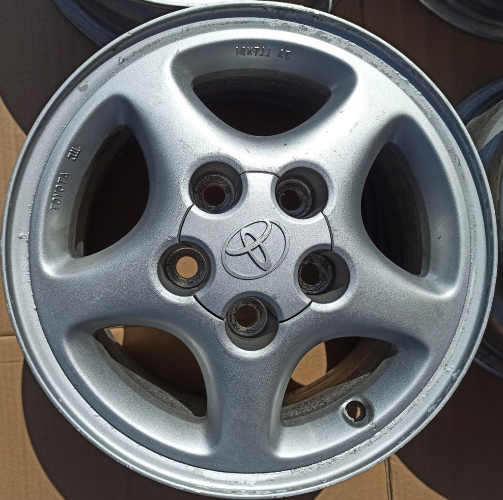 4x Alufelge 14 Zoll 5x100 45ET Glanz Silber Toyota Rim Wheel FEL8708397397qg