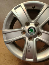 Laden Sie das Bild in den Galerie-Viewer, 1x Alufelge 15 Zoll 6.5" 5x112 50ET Glanz Silber 1Z0601025S Skoda Octavia Ii FEL2570626361ct