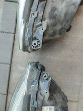 Laden Sie das Bild in den Galerie-Viewer, Frontscheinwerfer Mercedes-Benz W221 A2218205959 Ein Stück (Rechts oder Links) SCH8562337925pm
