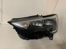 Laden Sie das Bild in den Galerie-Viewer, Frontscheinwerfer Audi Q3 83A941011 Links Scheinwerfer Headlight