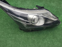 Laden Sie das Bild in den Galerie-Viewer, Frontscheinwerfer Toyota Avensis 10000-17685 Rechts Scheinwerfer Headlight SCH8069464374kb