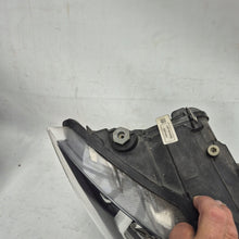 Laden Sie das Bild in den Galerie-Viewer, Frontscheinwerfer Seat Ibiza 6F1941006B Rechts Scheinwerfer Headlight