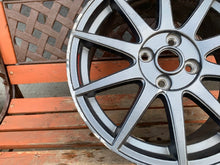 Laden Sie das Bild in den Galerie-Viewer, 1x Alufelge 17 Zoll 7.0&quot; 4x108 47,5ET Glanz Graphit HH1BJ-1007-A1A Ford Fiesta