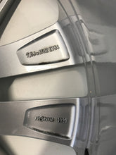 Laden Sie das Bild in den Galerie-Viewer, 1x Alufelge 17 Zoll 7.0&quot; 5x112 54ET Glanz Silber 5K0601025 VW Golf Rim Wheel